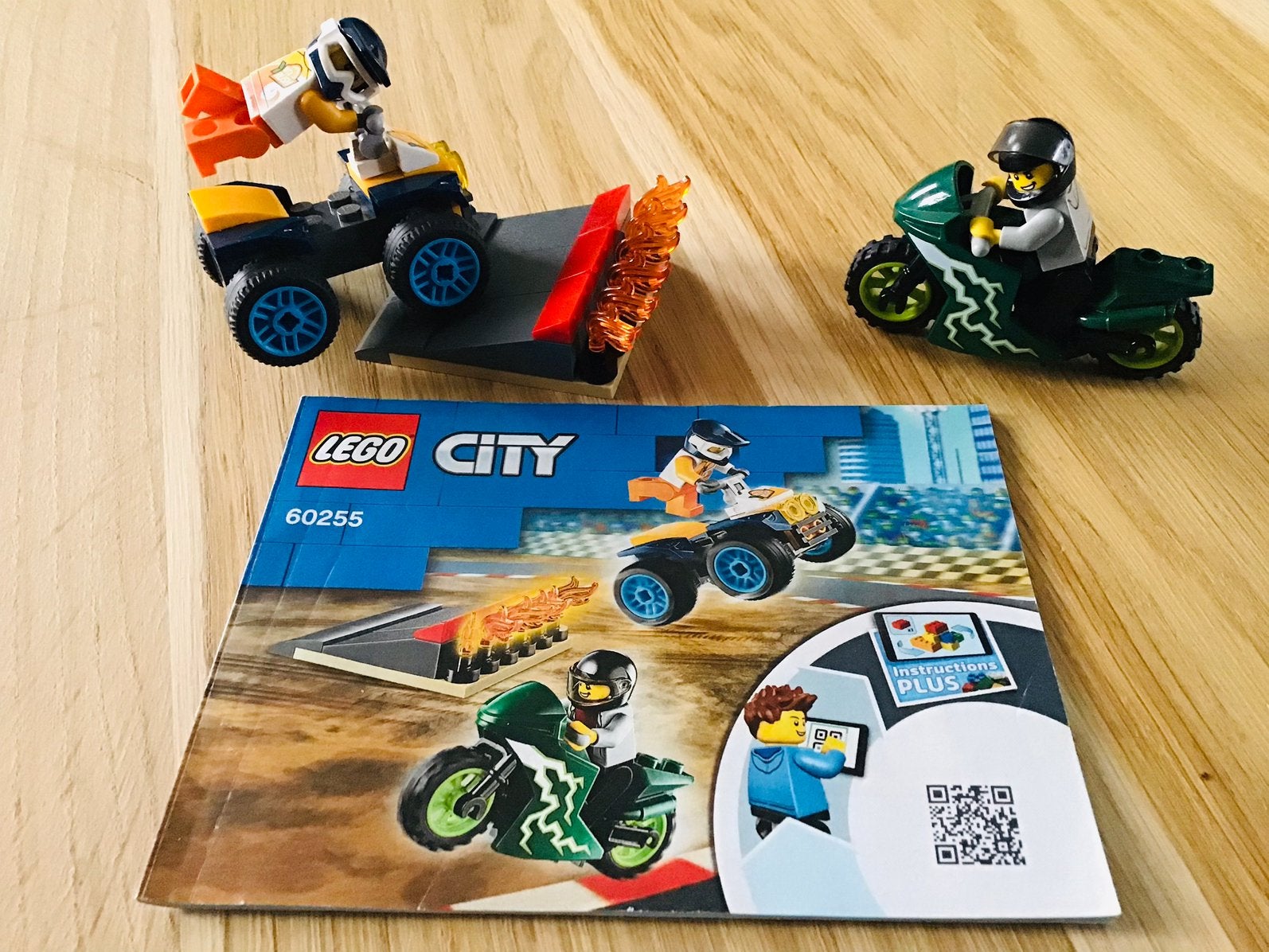 LEGO city 60255, stunt team, compleet en ZGAN, City, Lego, Ophalen of Verzenden, Zo goed als nieuw