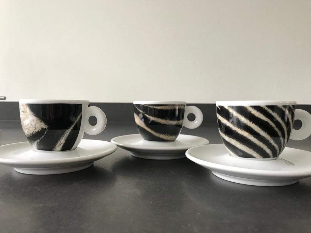 Illy espressokopjes, Ophalen of Verzenden, Gebruikt, Porselein, Kop en/of schotel