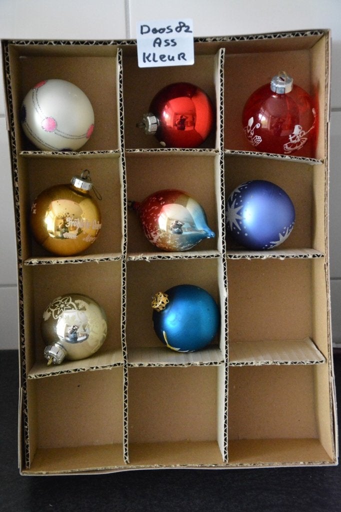 Kerstballen gekleurd Doos 82, Ophalen of Verzenden, Zo goed als nieuw