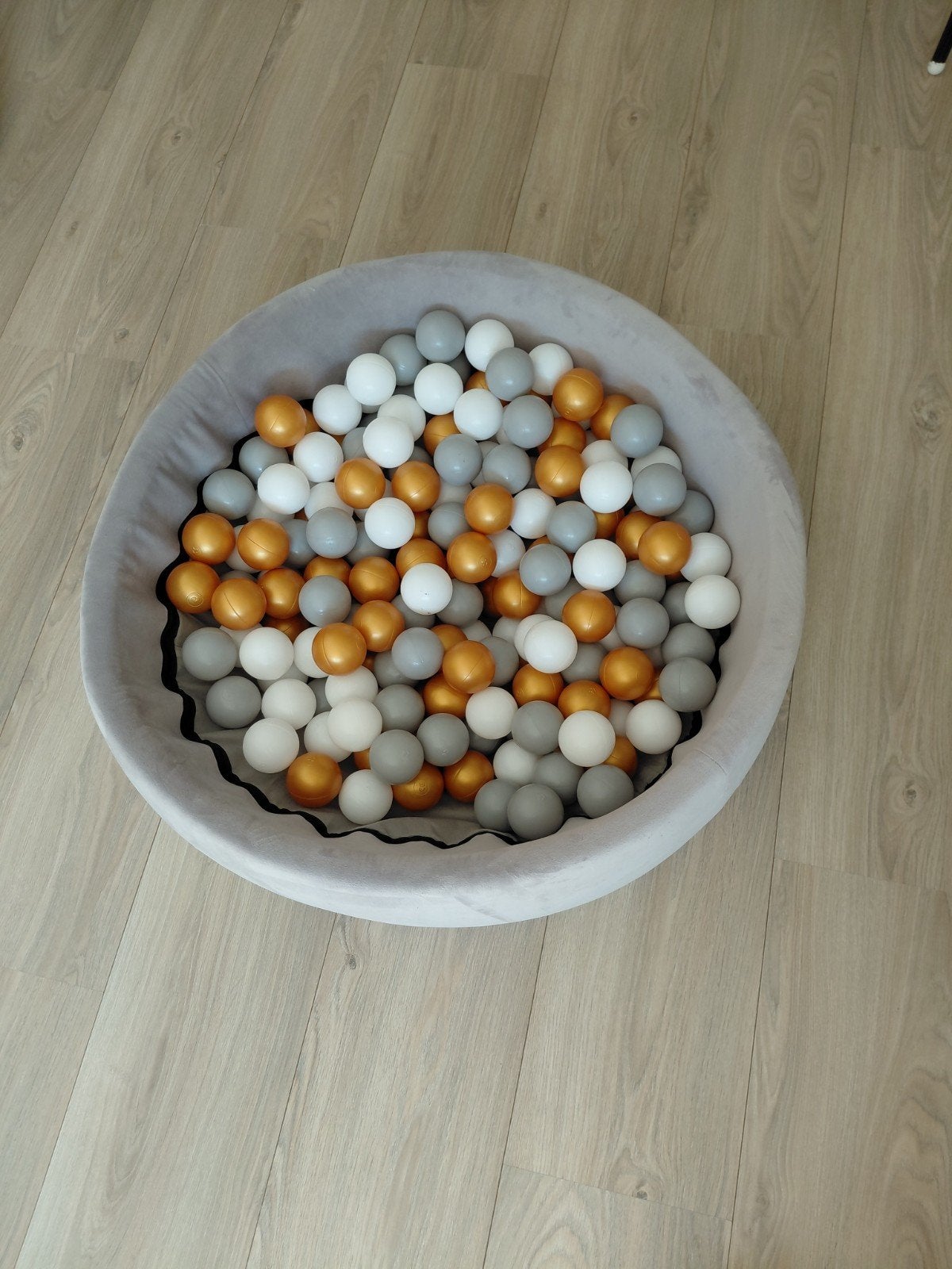 Zachte ballenbak met ballen (grijs, wit, goud), Ophalen, Gebruikt, Overige typen