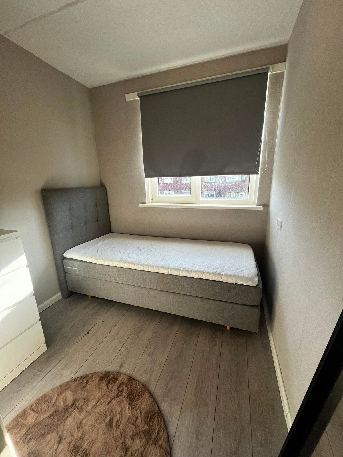 Bed 90x200 grijs, Huis en Inrichting, Slaapkamer | Bedden, Ophalen, 90 cm, Eenpersoons, Zo goed als nieuw