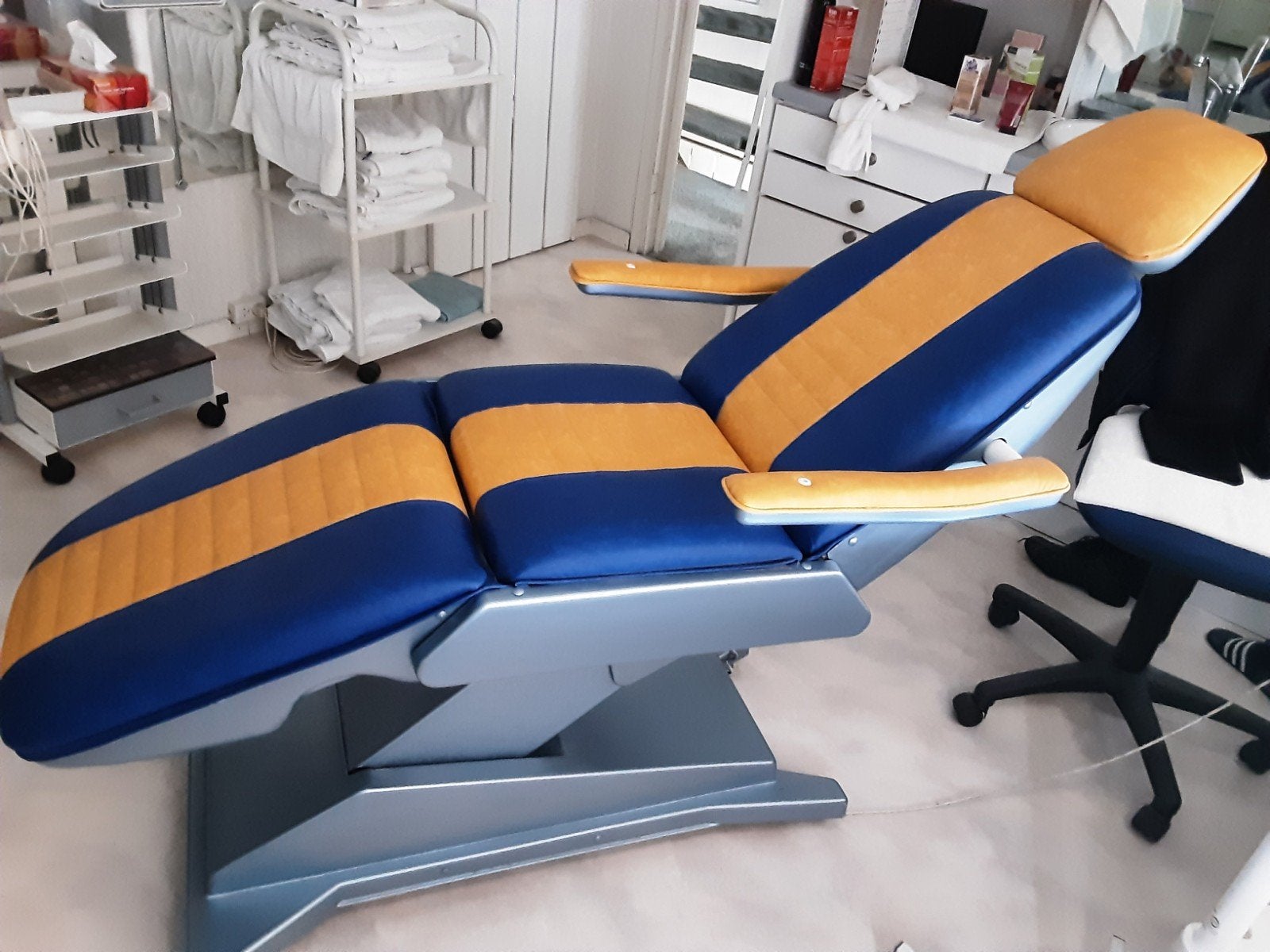 Elektrische behandelstoel schoonheidsspecialiste/pedicure, Witgoed en Apparatuur, Ophalen, Gebruikt, Overige typen