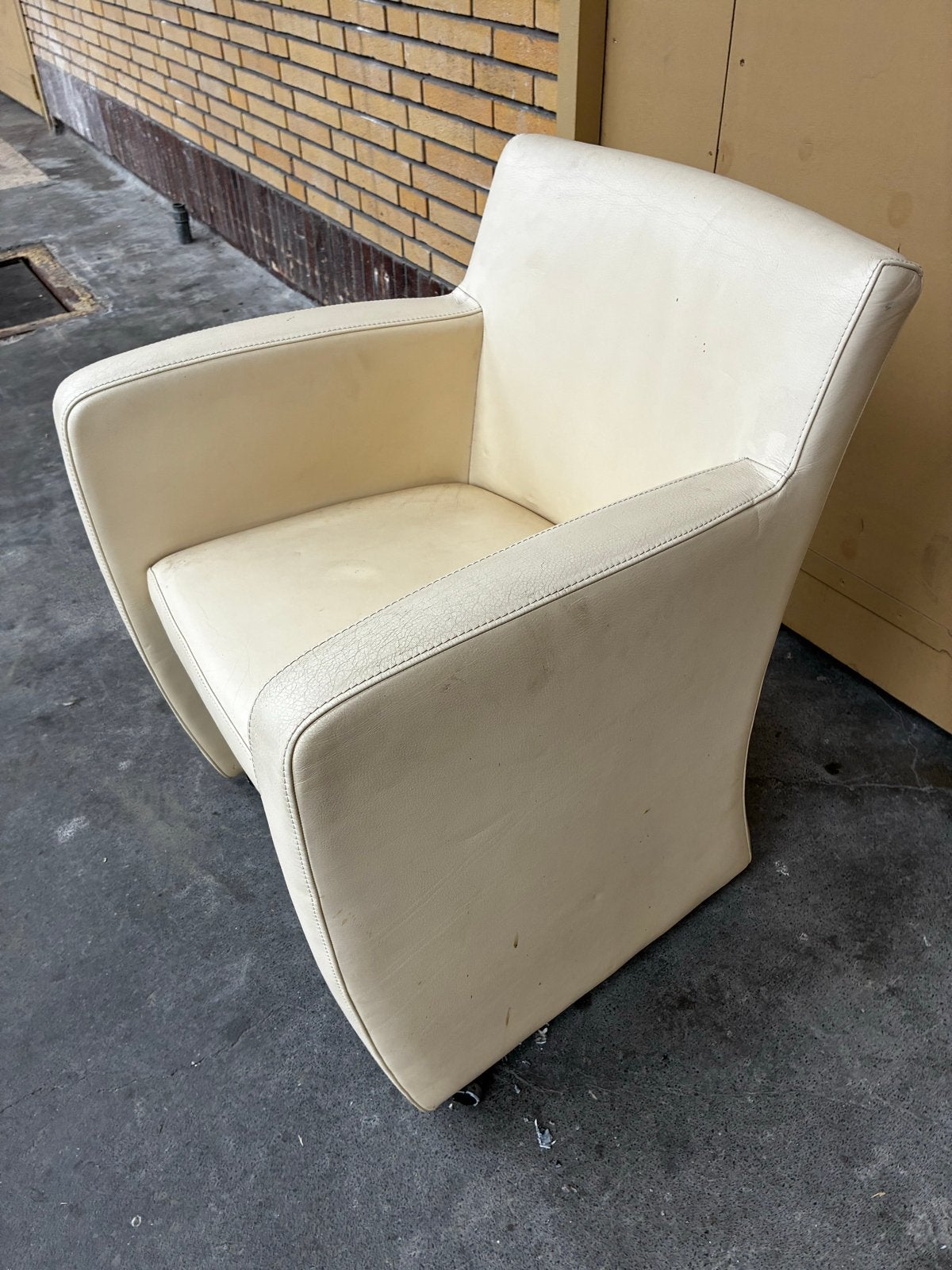 Leolux Fauteuil in Wit Leer op Wieltjes - Goede Staat, Ophalen, Gebruikt, 50 tot 75 cm, Leer