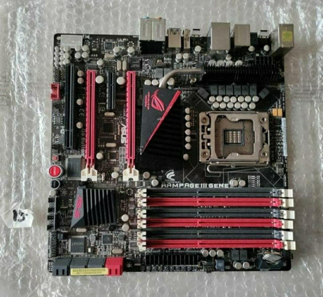 Moederbord,ASUS Rampage 3 Gene,computer,6 Slot,Beschadigd,19, Computers en Software, Moederborden, Ophalen of Verzenden, Niet werkend
