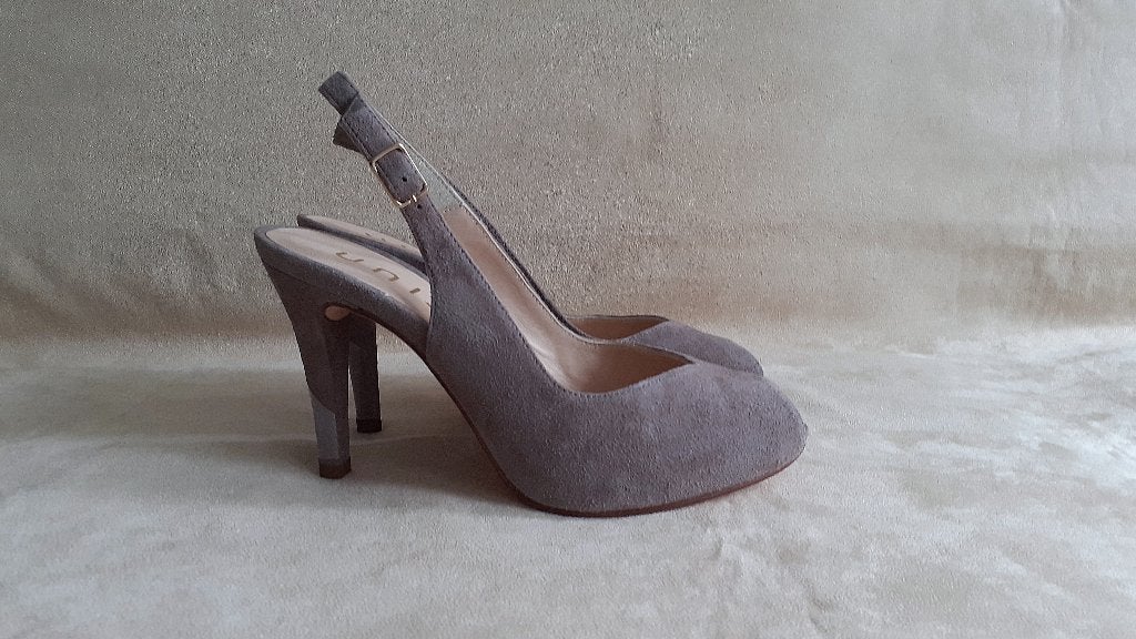 Unisa. Sandalen. 100% leer. Peeptoe slingback. Grijs. Mt. 38, Zo goed als nieuw, Grijs, Unisa, Sandalen of Muiltjes