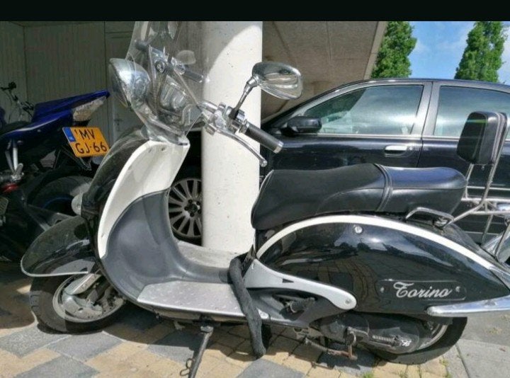 Torino Scooter - Zwart/Wit - Goede Staat, Ophalen, Gebruikt, Benzine, Overige merken
