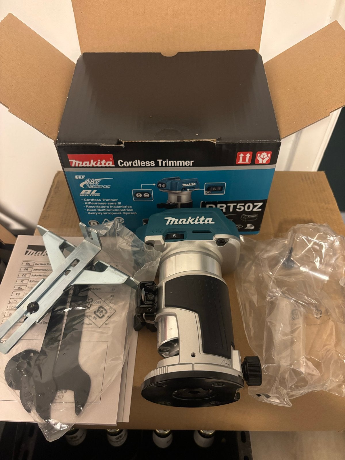 Nieuwe Makita DRT50Z Accu Bovenfrees - Ongebruikt, Doe-het-zelf en Verbouw, Gereedschap | Freesmachines, Ophalen of Verzenden