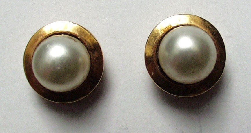 Oorstekers goud parel rond vintage., Ophalen of Verzenden, Goud, Oorbellen