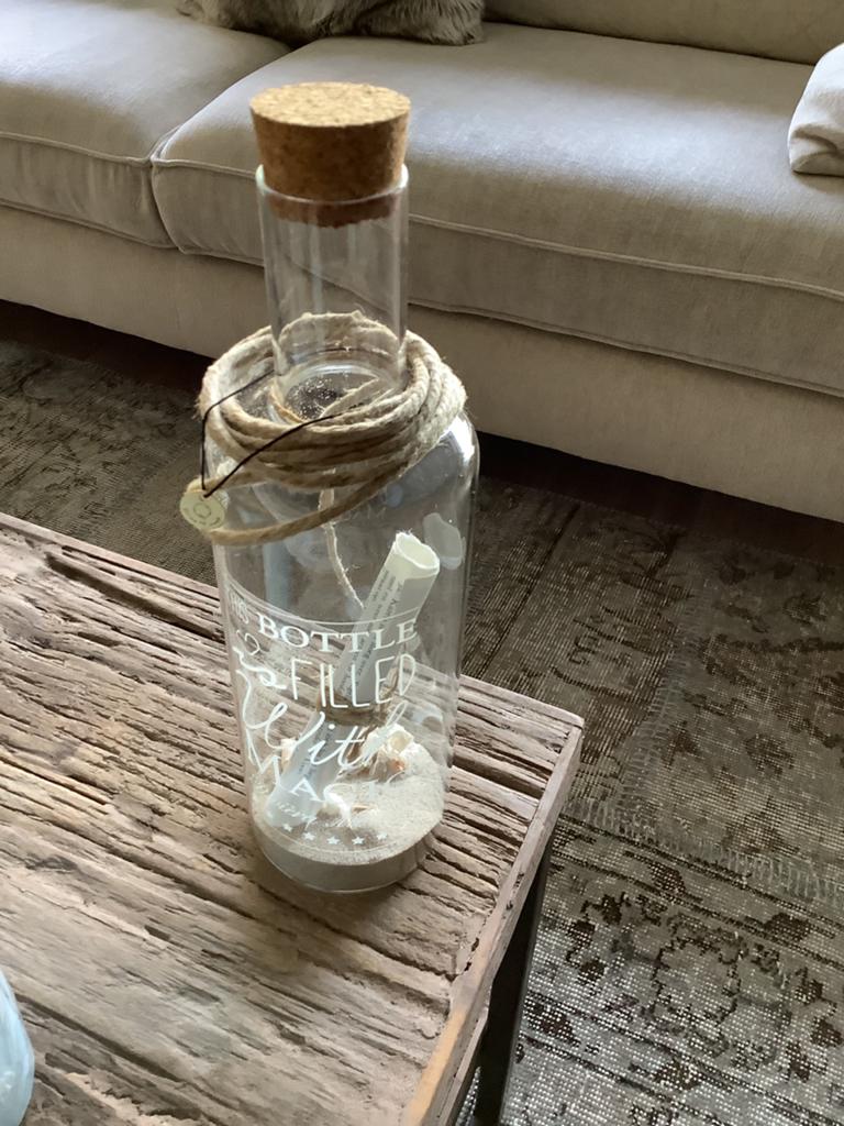 Decoratieve fles met zand, schelpen en bericht, Ophalen of Verzenden, Zo goed als nieuw