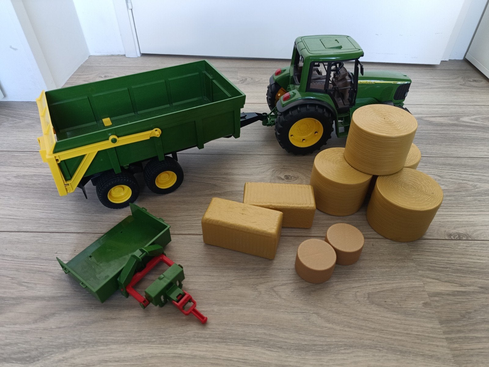 Bruder John Deere Tractor met Wagen en Grondbak, Ophalen of Verzenden, Gebruikt