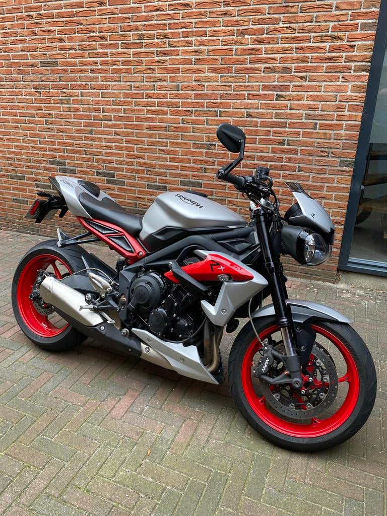 Triumph Street Triple R - Sportieve Naked Bike, Motoren, 675 cc, Occasion, Meer dan 35 kW, Handgeschakeld