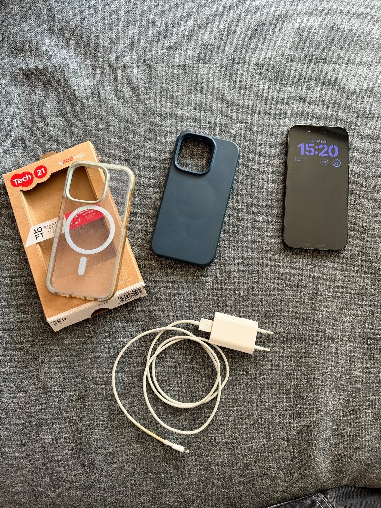 Iphone 14 pro black / zwart 128gb + 2x tech 21 cases, Zwart, Ophalen of Verzenden, Zonder simlock, 74 %