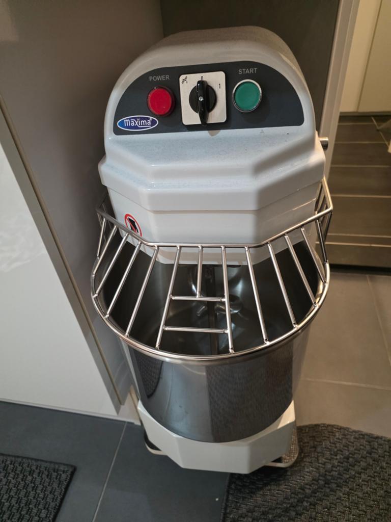 Maxima Spiraalkneder 20L - Krachtige Deegmachine, Zakelijke goederen, Horeca | Keukenapparatuur, Ophalen of Verzenden, Gebruikt