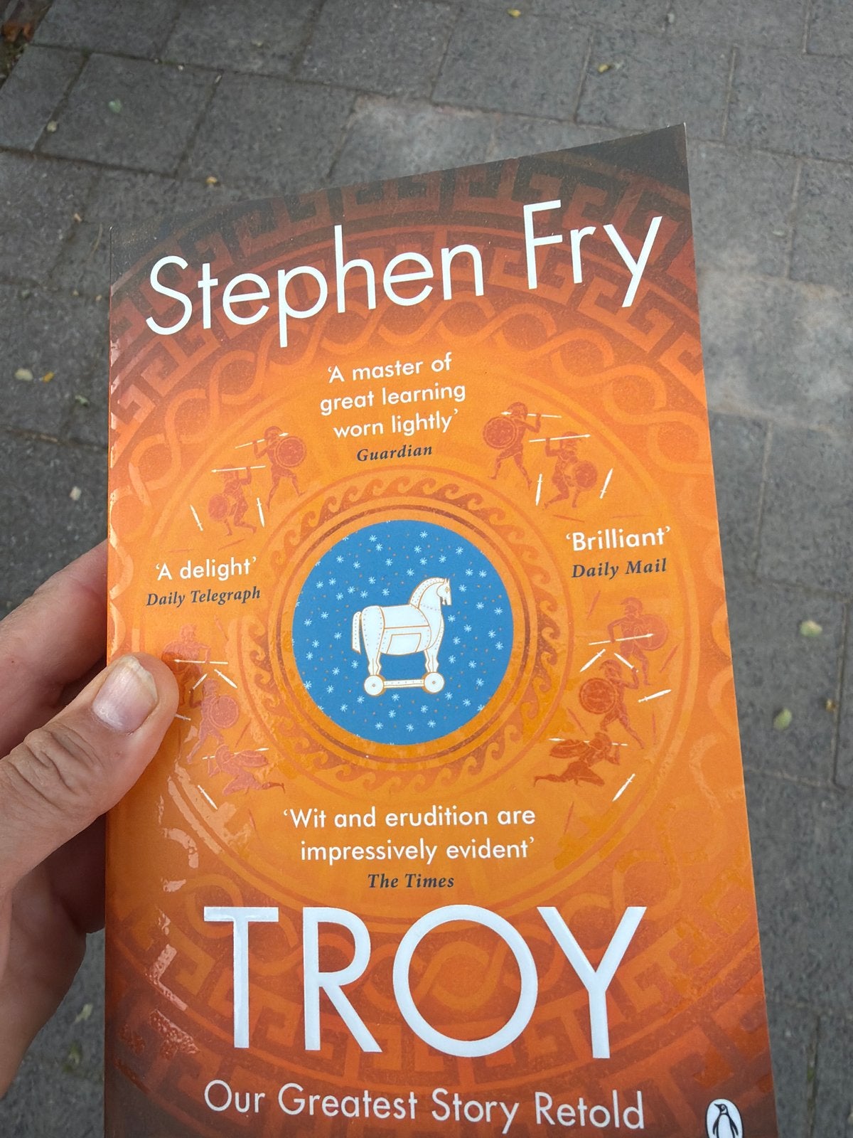 Troy - Stephen Fry (Our Greatest Story Retold), Boeken, Ophalen, Zo goed als nieuw