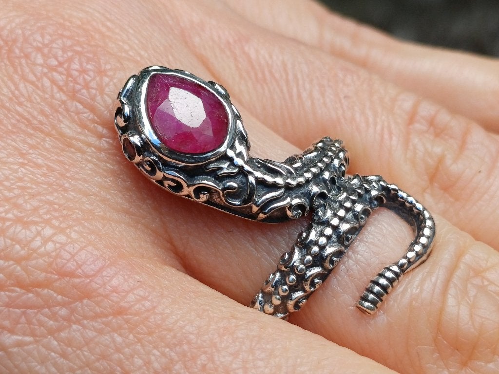 Vanoli 925 zilveren slang ring met ruwe robijn maat 17,5, Sieraden, Tassen en Uiterlijk, Ringen, Daiva1973@hotmail.com, Vanoli