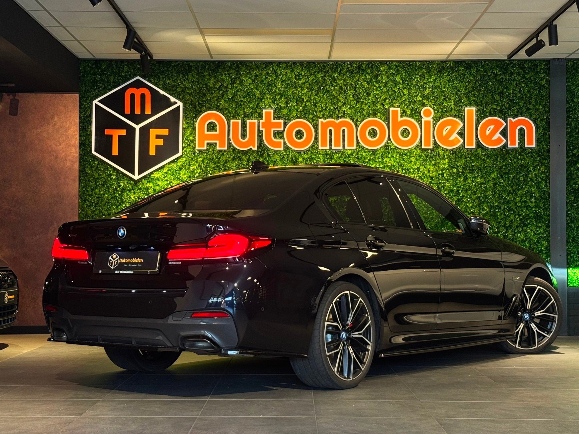 BMW 5-serie 545e xDrive 394 PK M COMPETITON SPORT|360CAM|H/K, Automaat, Gebruikt, 394 pk, Vierwielaandrijving