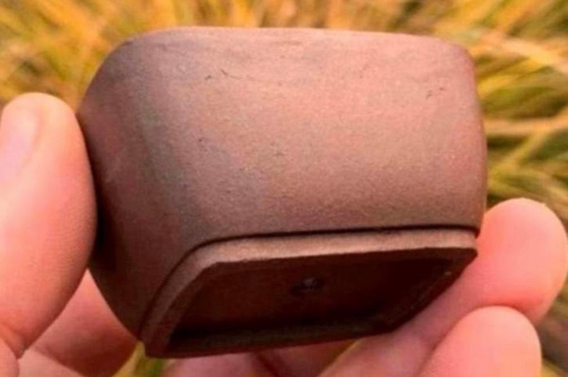 Bonsai Mame pot bruin ongeglazuurd gemerkt 6,6x5,3x3,3, Ophalen of Verzenden, Zo goed als nieuw, Aardewerk, Rechthoekig