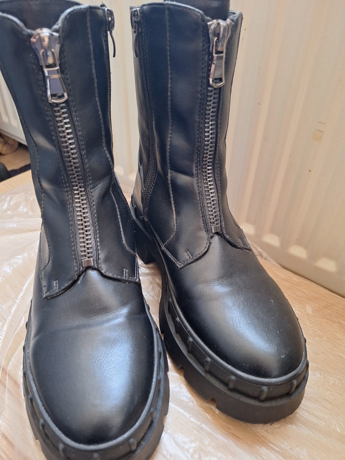 Zwarte biker boots / combat laarzen met front zip - Maat 38, Zwart, Lage of Enkellaarzen, Ophalen of Verzenden, Zo goed als nieuw