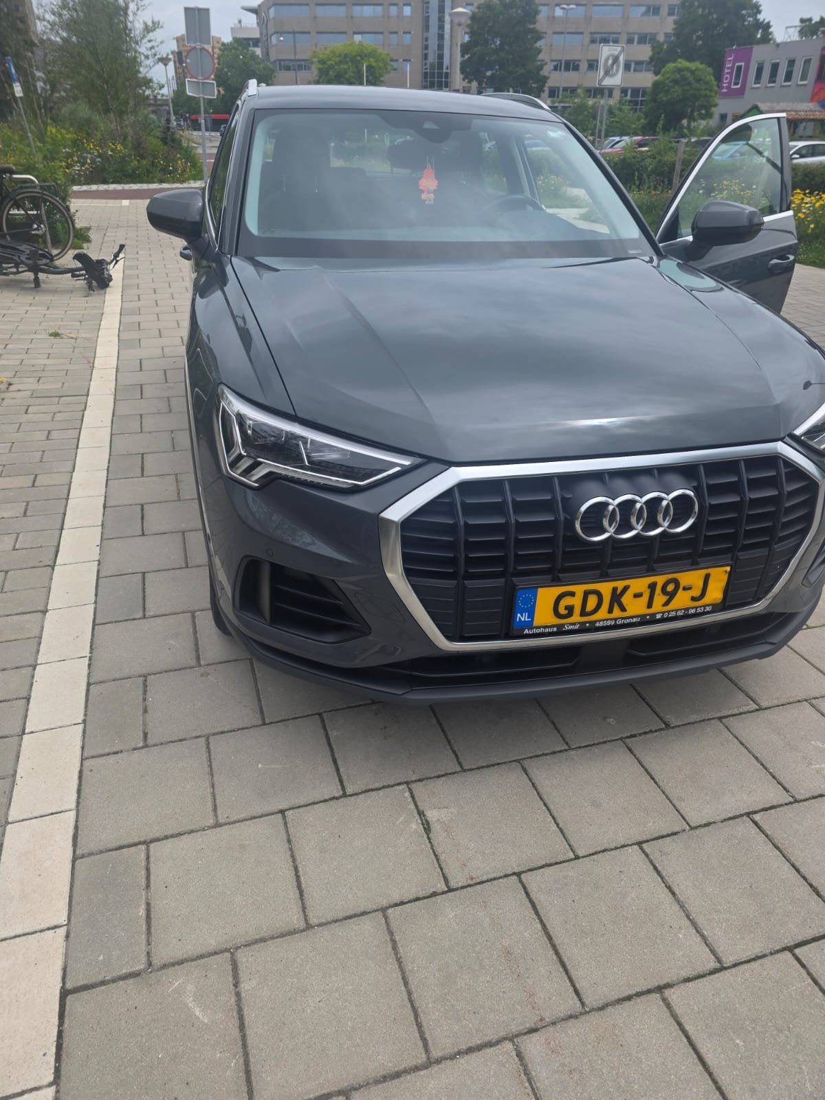 Audi Q3 35 Tfsi 150pk Mhev S Tronic 2020 Grijs, Auto's, Audi, Particulier, Q3, Hybride Elektrisch/Benzine, SUV of Terreinwagen