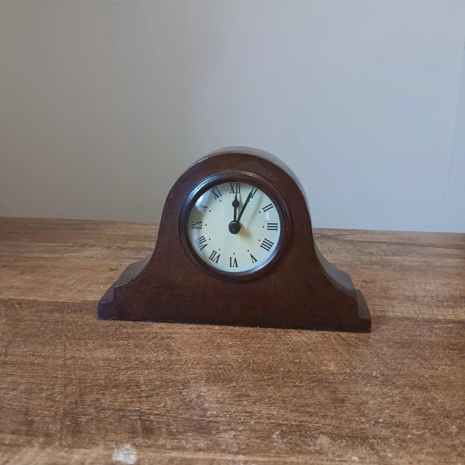 Antieke houten schoorsteenmantelklok met Romeinse cijfers, Antiek en Kunst, Ophalen of Verzenden