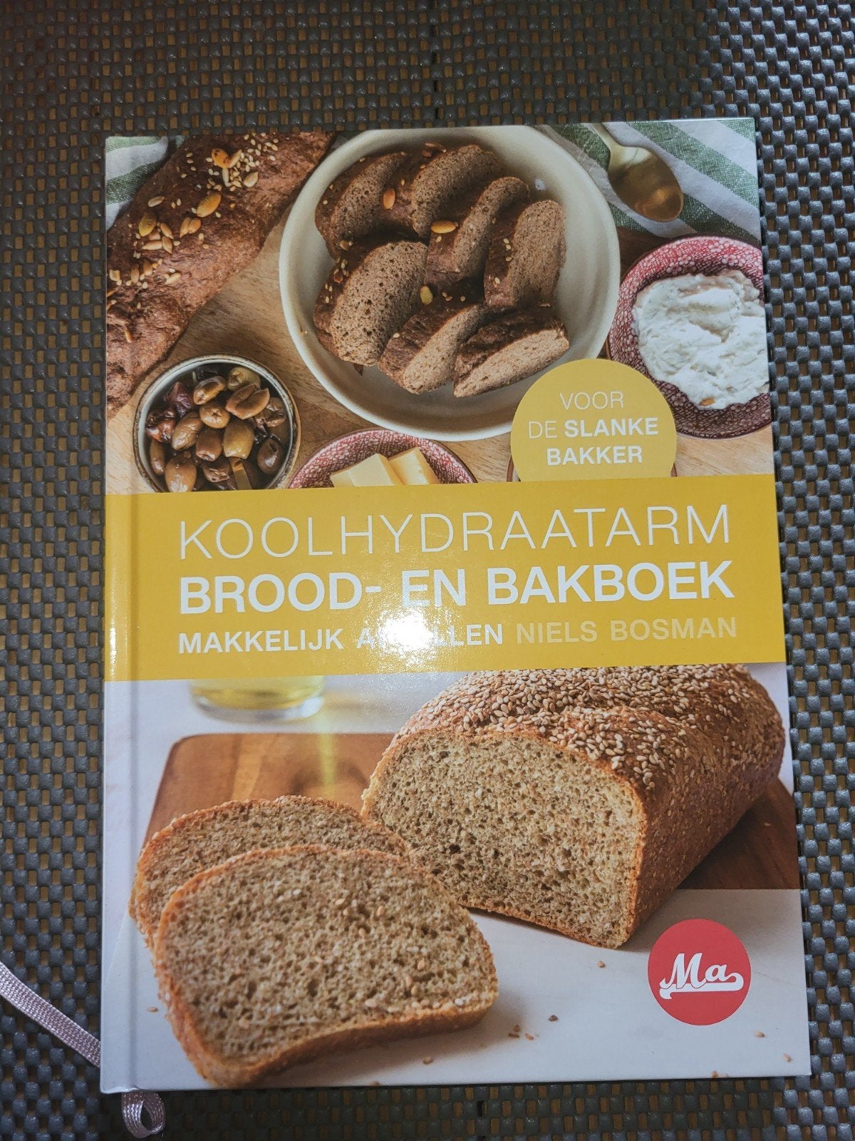 Koolhydraatarm brood en bakboek,  niels bosman, Ophalen of Verzenden, Zo goed als nieuw, Niels bosman