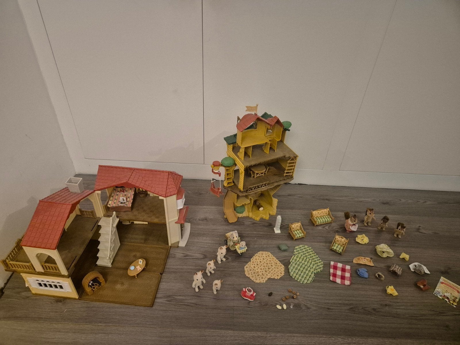 Sylvanian Families Boomhut & Huis met Meubels en Figuren, Ophalen, Gebruikt, Jongen of Meisje