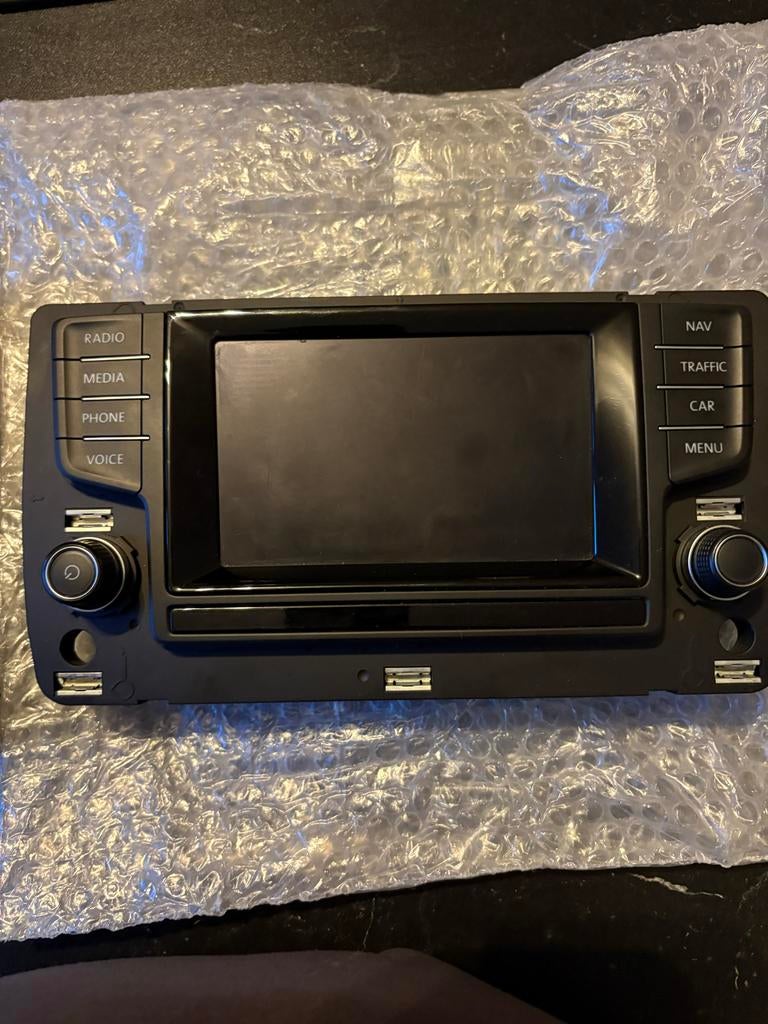 Originele Volkswagen golf 7 radio met navigatie en Bluetooth, Auto diversen, Autoradio's, Ophalen, Zo goed als nieuw