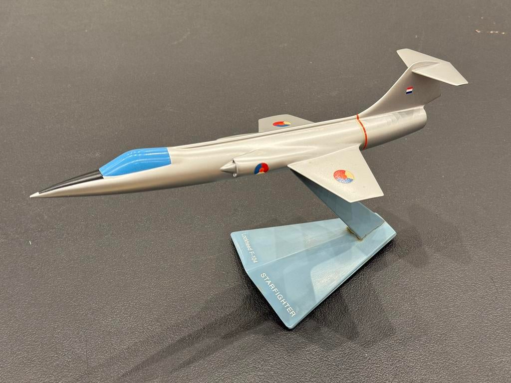 Oud schaalmodel F104 Starfighter schaal 1/48, Verzamelen, Ophalen, Gebruikt, Schaalmodel