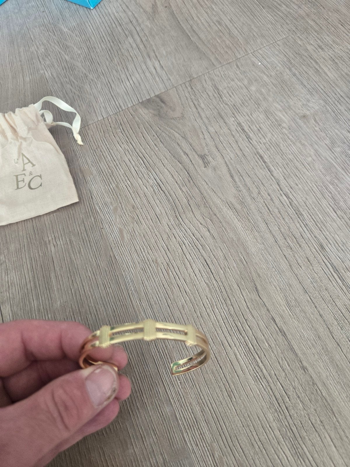 Gouden armband met wikkeldetails, Sieraden, Tassen en Uiterlijk, Armbanden, Ophalen of Verzenden, Zo goed als nieuw, Goud, Overige materialen