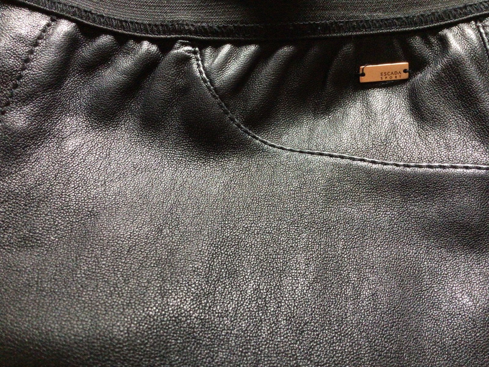 Tijdloze zwarte leren broek/legging Escada Sport, Maat 38/40 (M), Zwart, Ophalen of Verzenden, Lang