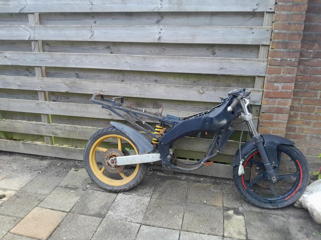Brommerframe met wielen - Ideaal voor project, Motoren, Ophalen of Verzenden