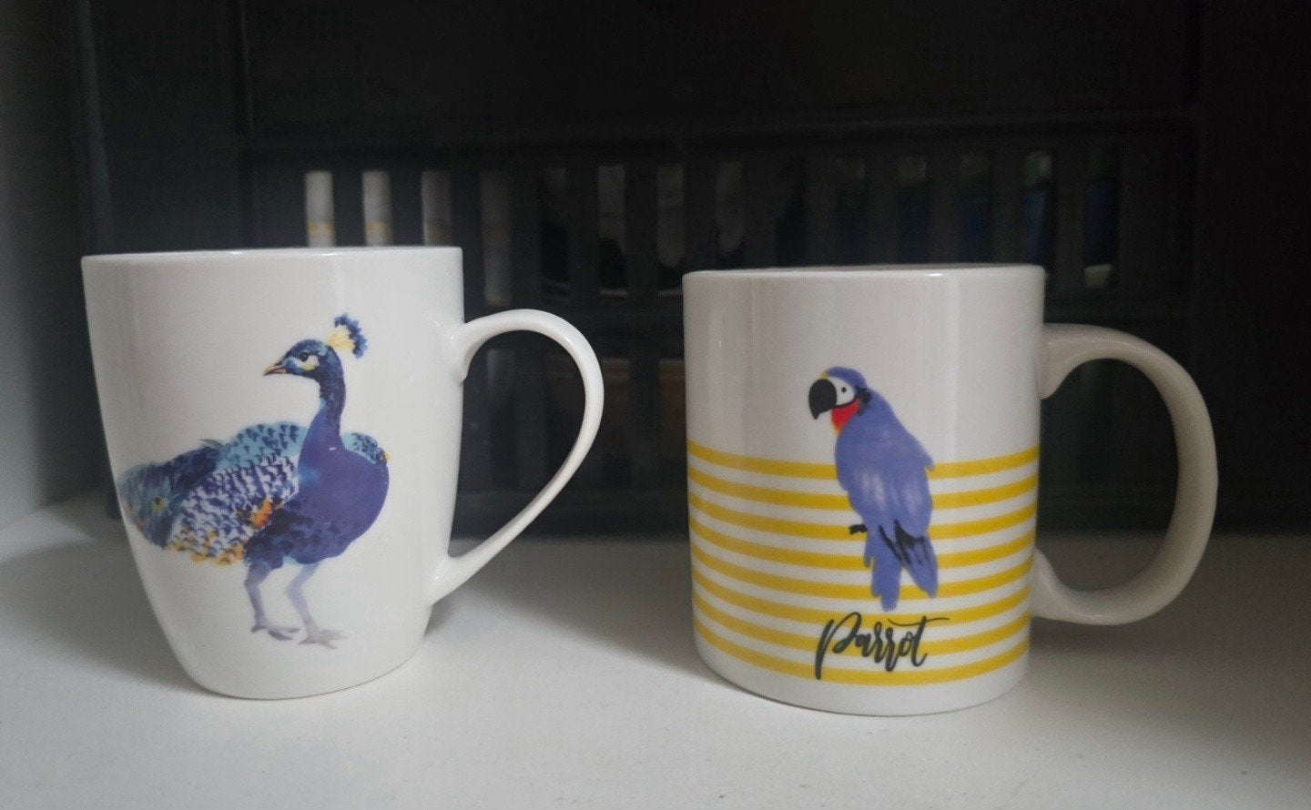 Mokken met Pauw en Papegaai - Zo goed als nieuw, Ophalen of Verzenden, Zo goed als nieuw, Keramiek, Mok