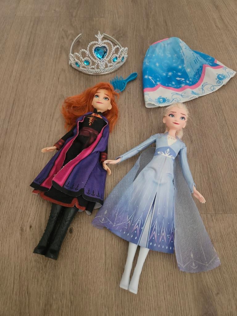 Elsa en Anna., Ophalen of Verzenden, Zo goed als nieuw, Barbie