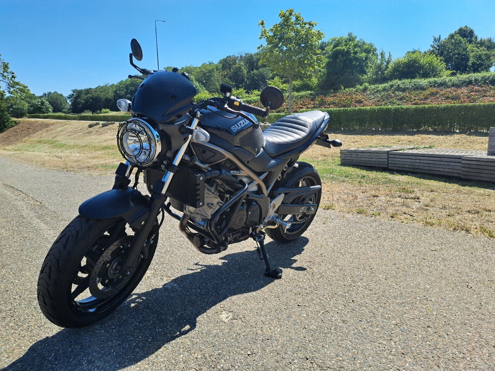 Suzuki SV650 2023, weinig km, Motoren, 2 cilinders, Sportuitlaat, Motorrijbewijs A, Gebruikt