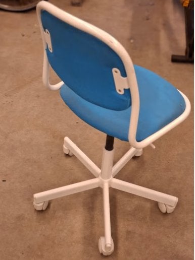 stoel wit met blauw, zolderopruiming € 10,- in UDEN, Kinderen en Baby's, N, Overige typen, Ophalen of Verzenden, N