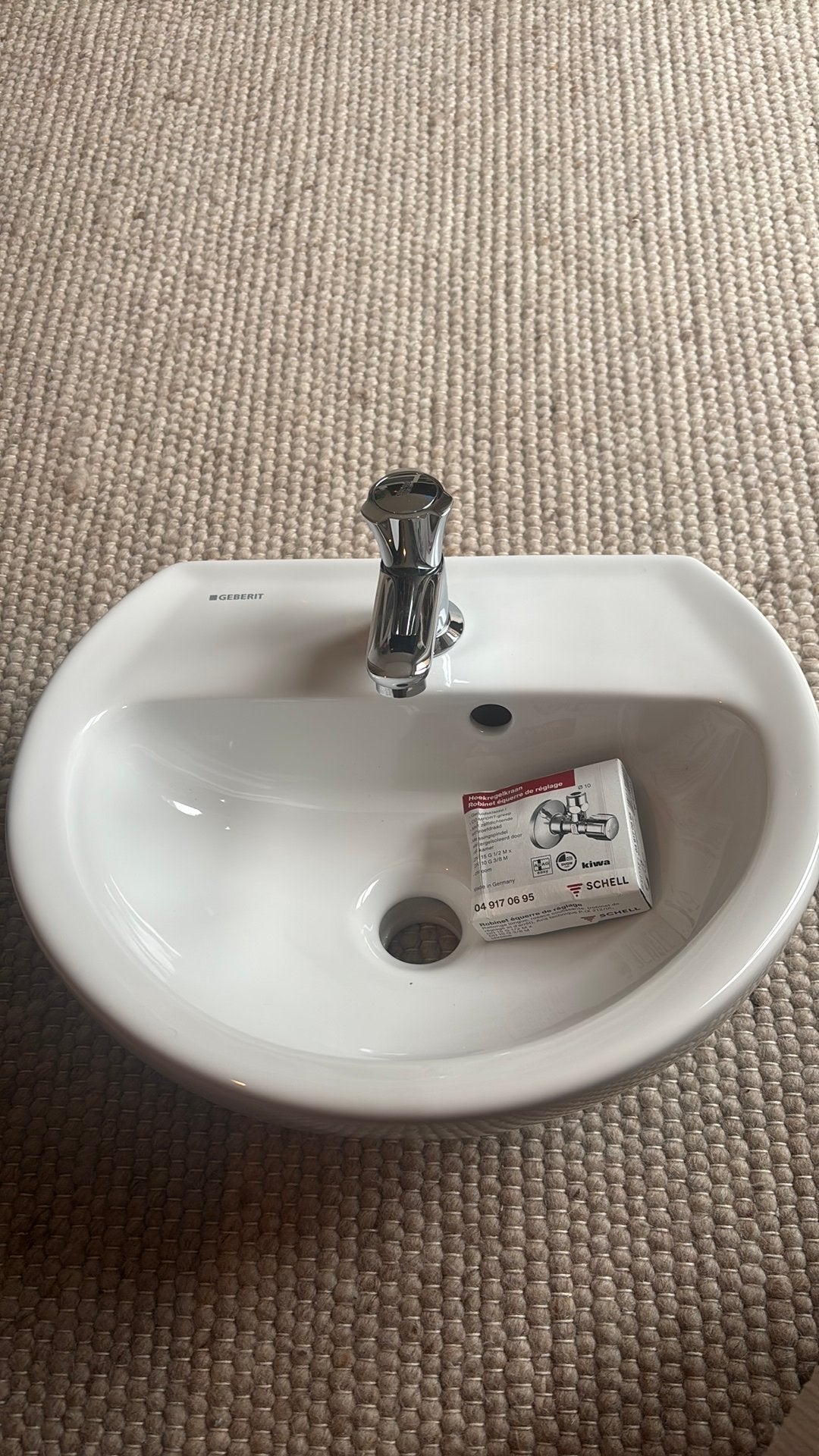 Geberit wasbak met grohe kraan, Ophalen, Zo goed als nieuw, Kraan