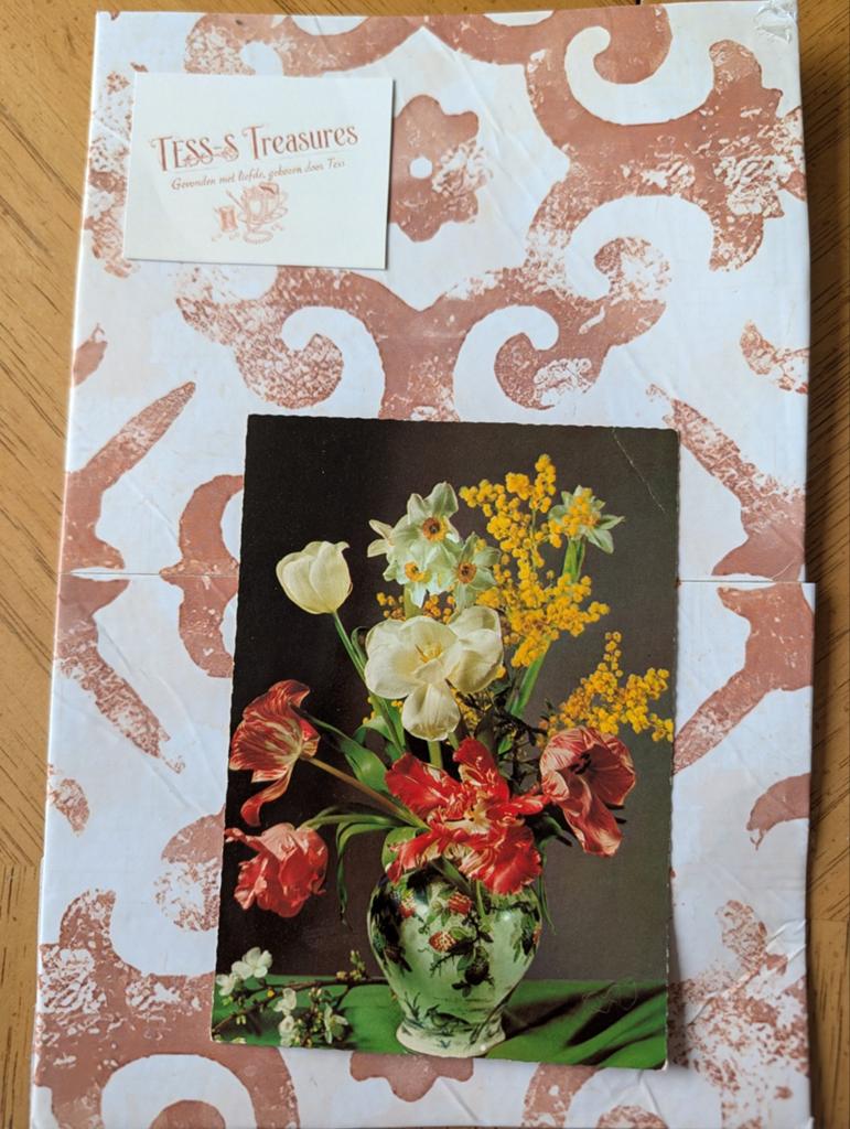 Vintage Ansichtkaart Bloemenvaas met Tulpen en Mimosa, Ophalen of Verzenden, Ongelopen