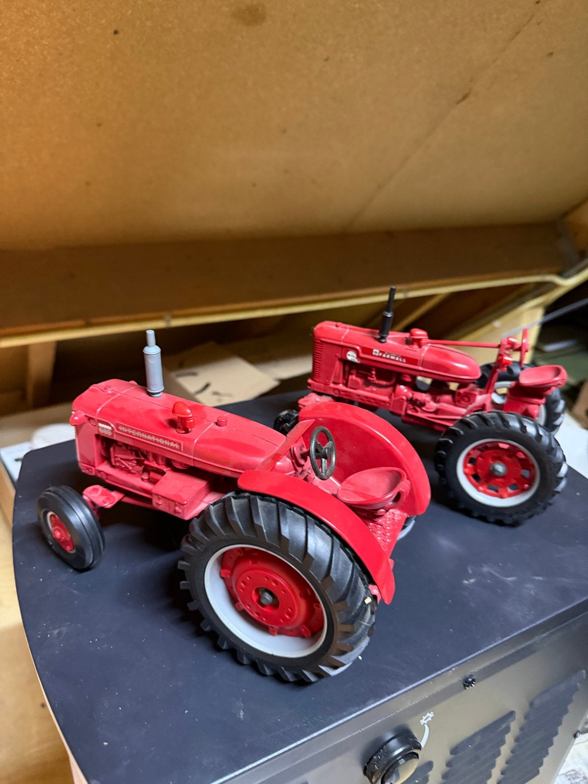 Set van 2 Internationale Farmall Tractoren Model, Ophalen of Verzenden, Gebruikt