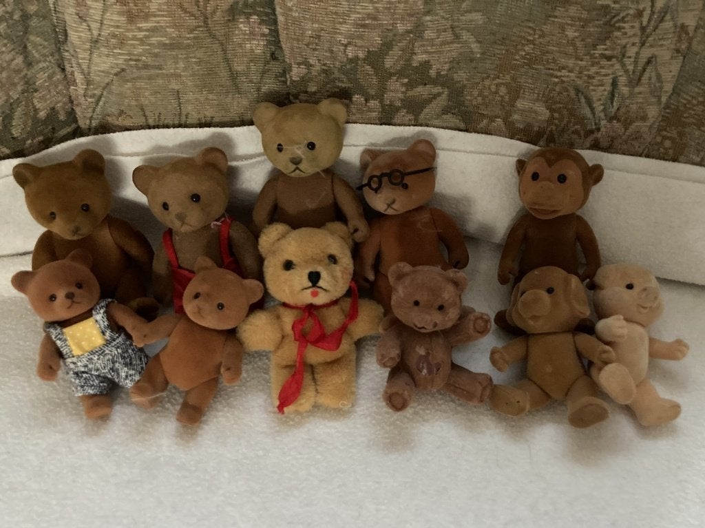 Partij van 11 vintage knuffels, beren en apen varkentjes, Gebruikt, Beer, Ophalen of Verzenden, Met kleding of accessoire