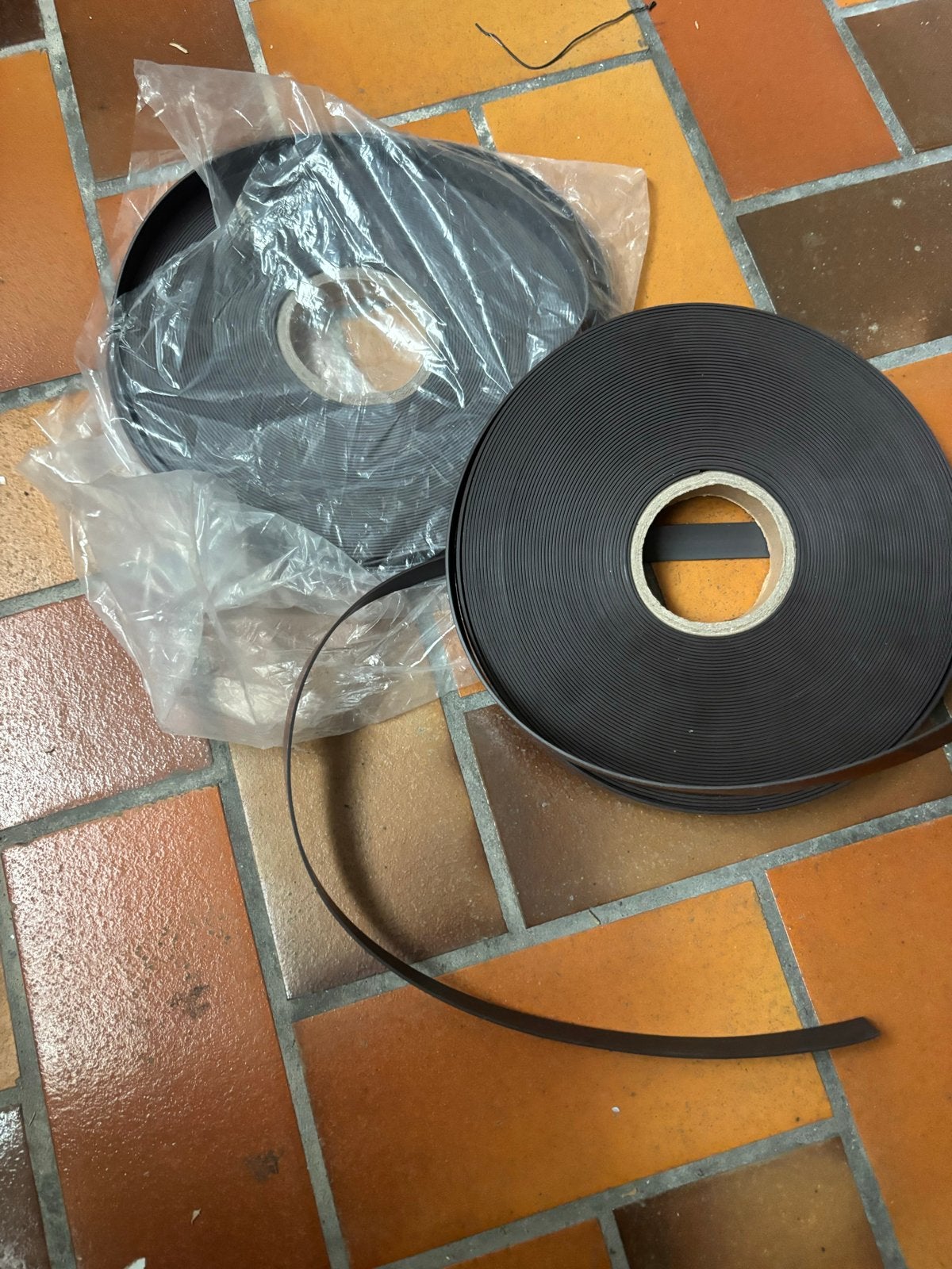 Zelfklevend magneetband - 2 rollen, Ophalen of Verzenden, Gebruikt