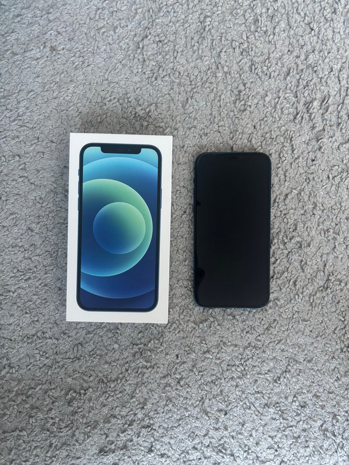 iPhone 12, 64GB - Achterkant schade, met screenprotector, Telecommunicatie, Gebruikt, Blauw, Ophalen of Verzenden, Zonder simlock