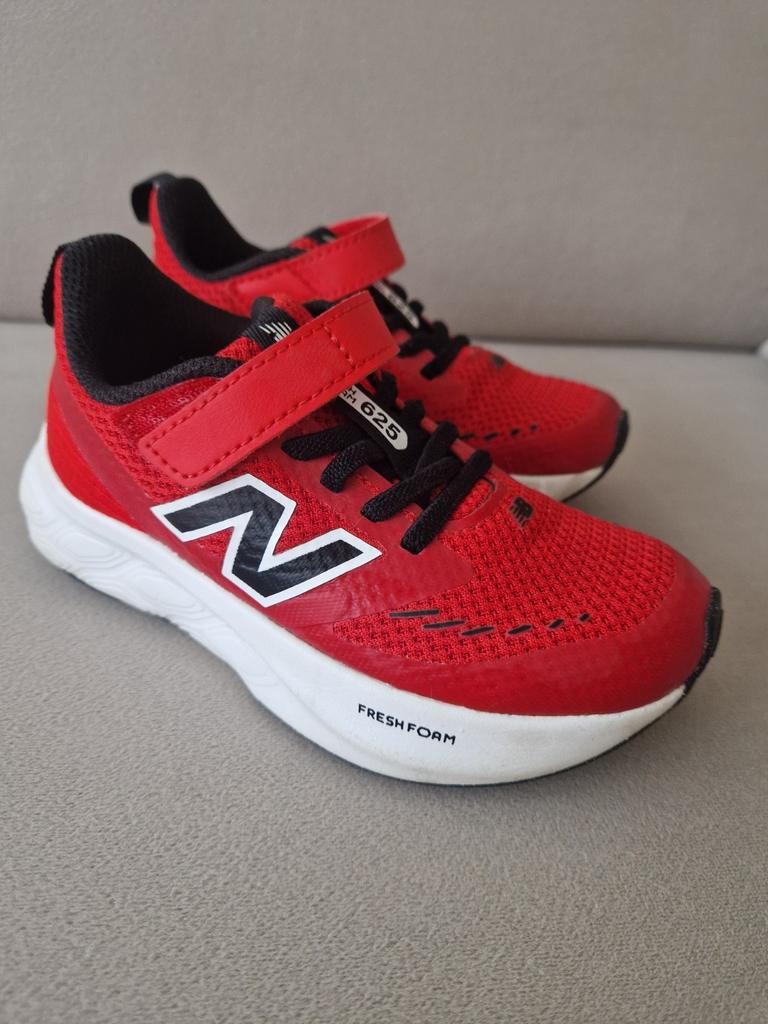 New Balance Fresh Foam 625 Sportschoenen Rood Maat 28, Kinderen en Baby's, Kinderkleding | Schoenen en Sokken, Ophalen, Zo goed als nieuw