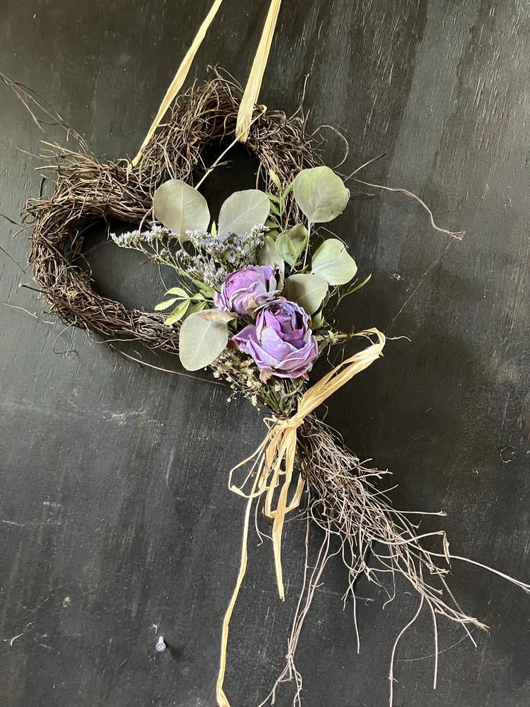 Hartvormige krans met kunstbloemen - 43x25 cm, Ophalen of Verzenden, Zo goed als nieuw