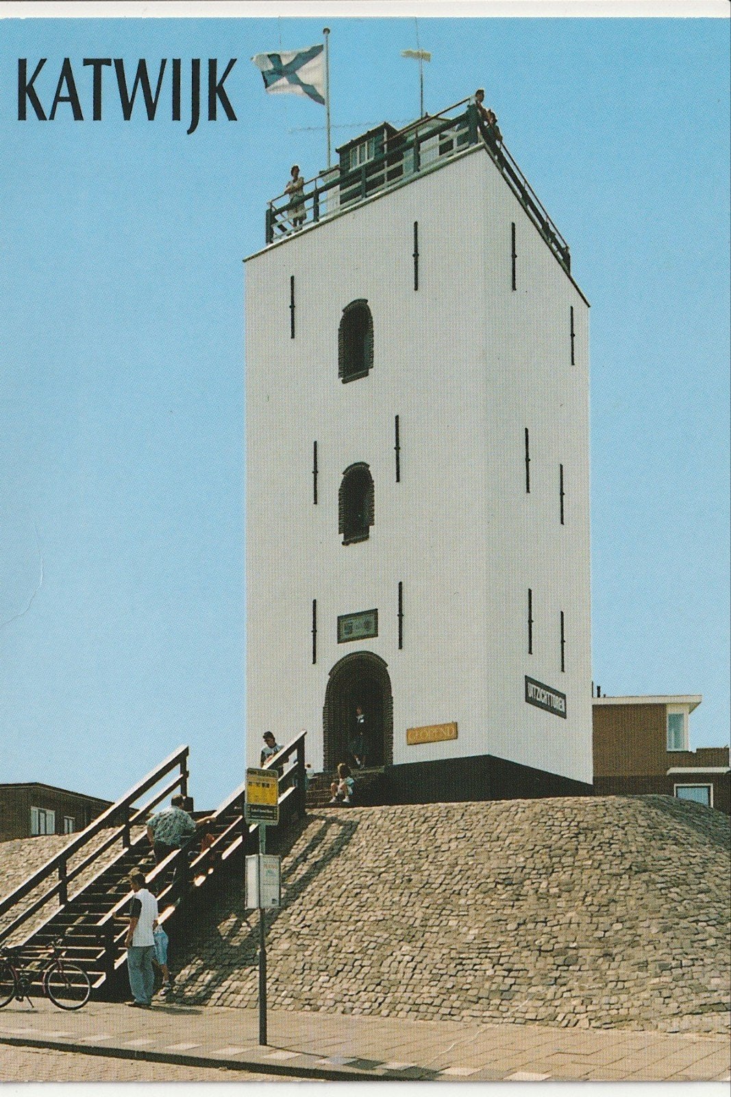 KATWIJK AAN ZEE VUURTOREN UITZICHTTOREN VLAG BUSHALTE NZH, Verzamelen, Ansichtkaarten | Nederland, Ophalen of Verzenden, 1980 tot heden