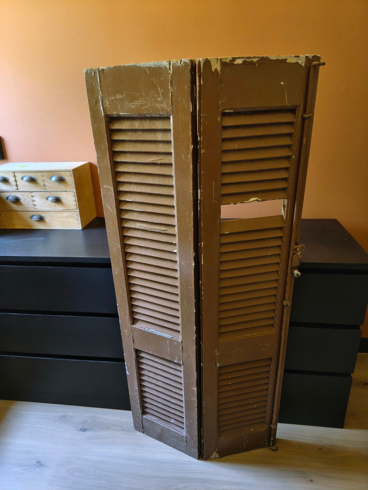 Louvre raamluik, 2 scharnierende delen, 140cm hoog, Ophalen of Verzenden, Gebruikt