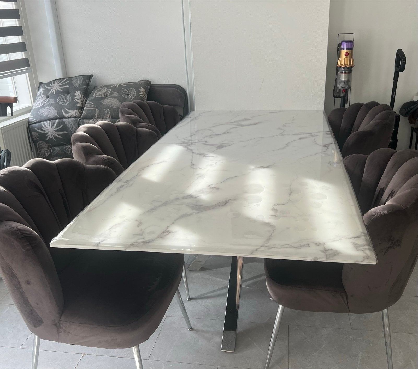 eettafel met marmer en 6 fluwelen stoelen, Huis en Inrichting, Ophalen, 50 tot 100 cm, Zo goed als nieuw, Vijf personen of meer