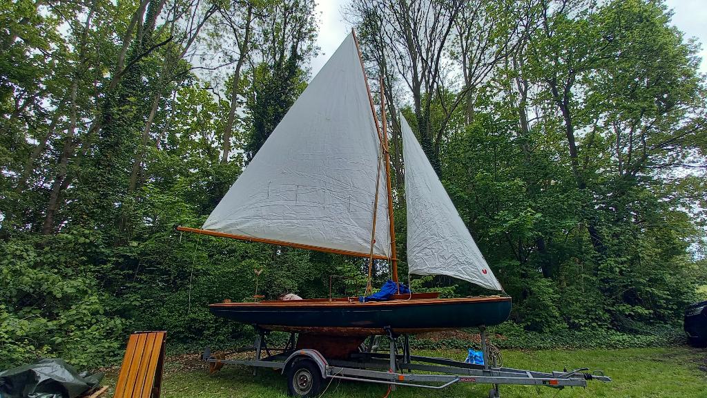 Zeilboot 16m2 met polyester onderzijde, Ophalen, Gebruikt, Fok, 16m² klasse