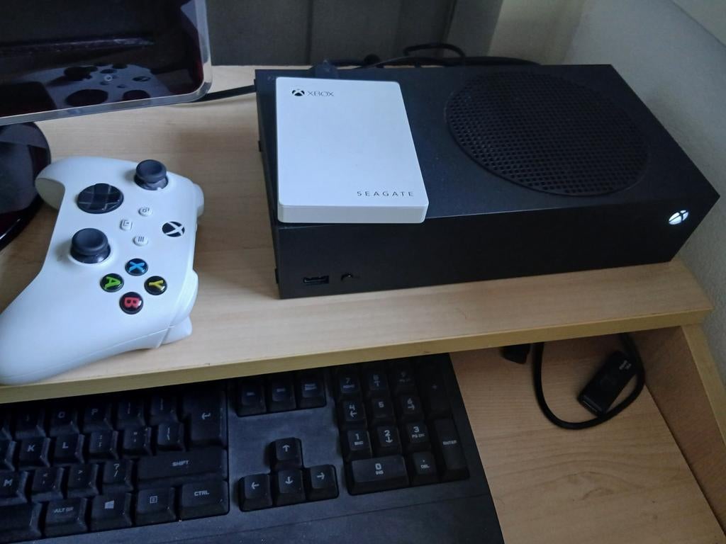 Xbox Series S met controller en Seagate uitbreiding, Spelcomputers en Games, Spelcomputers | Xbox Series X en S, Ophalen, Zo goed als nieuw