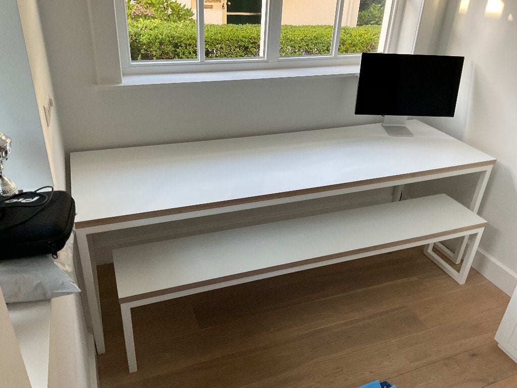 Groot wit bureau/tafel met bankje, Ophalen, 225 cm, Hout, Zo goed als nieuw