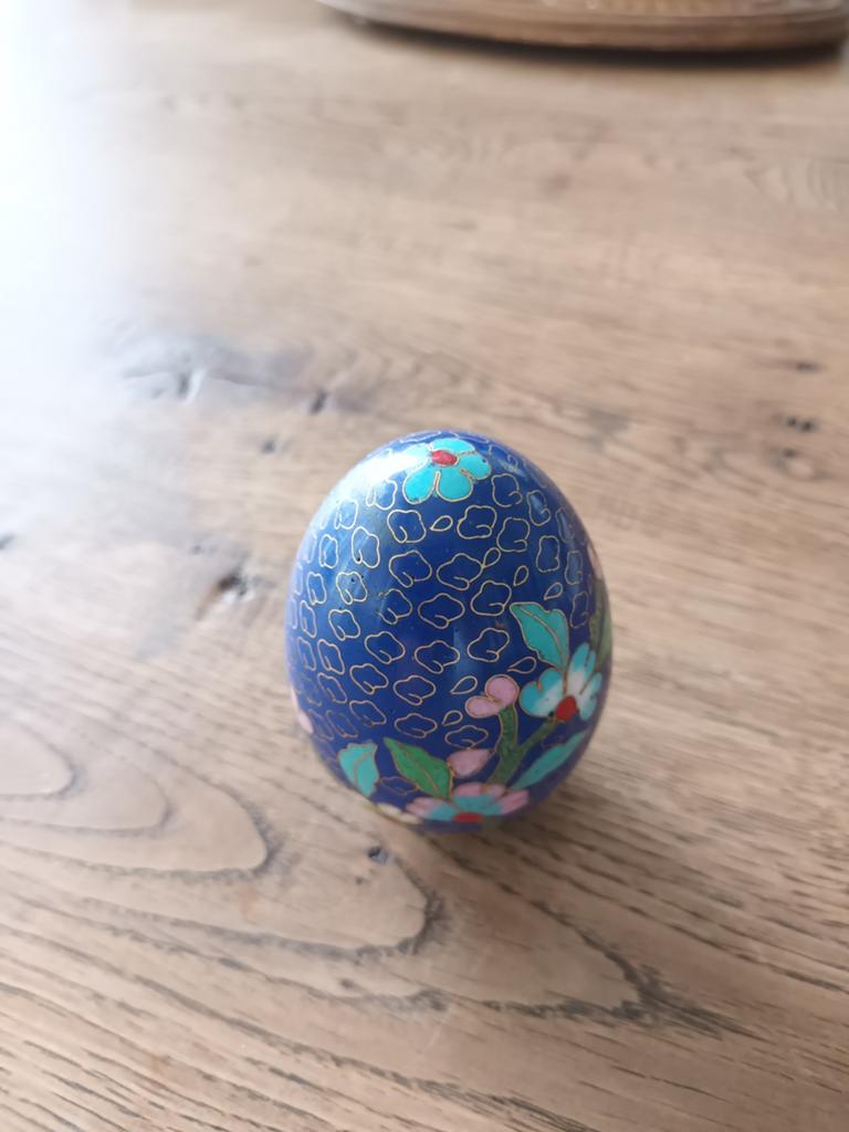 Cloisonne ei met bloemen, Ophalen of Verzenden